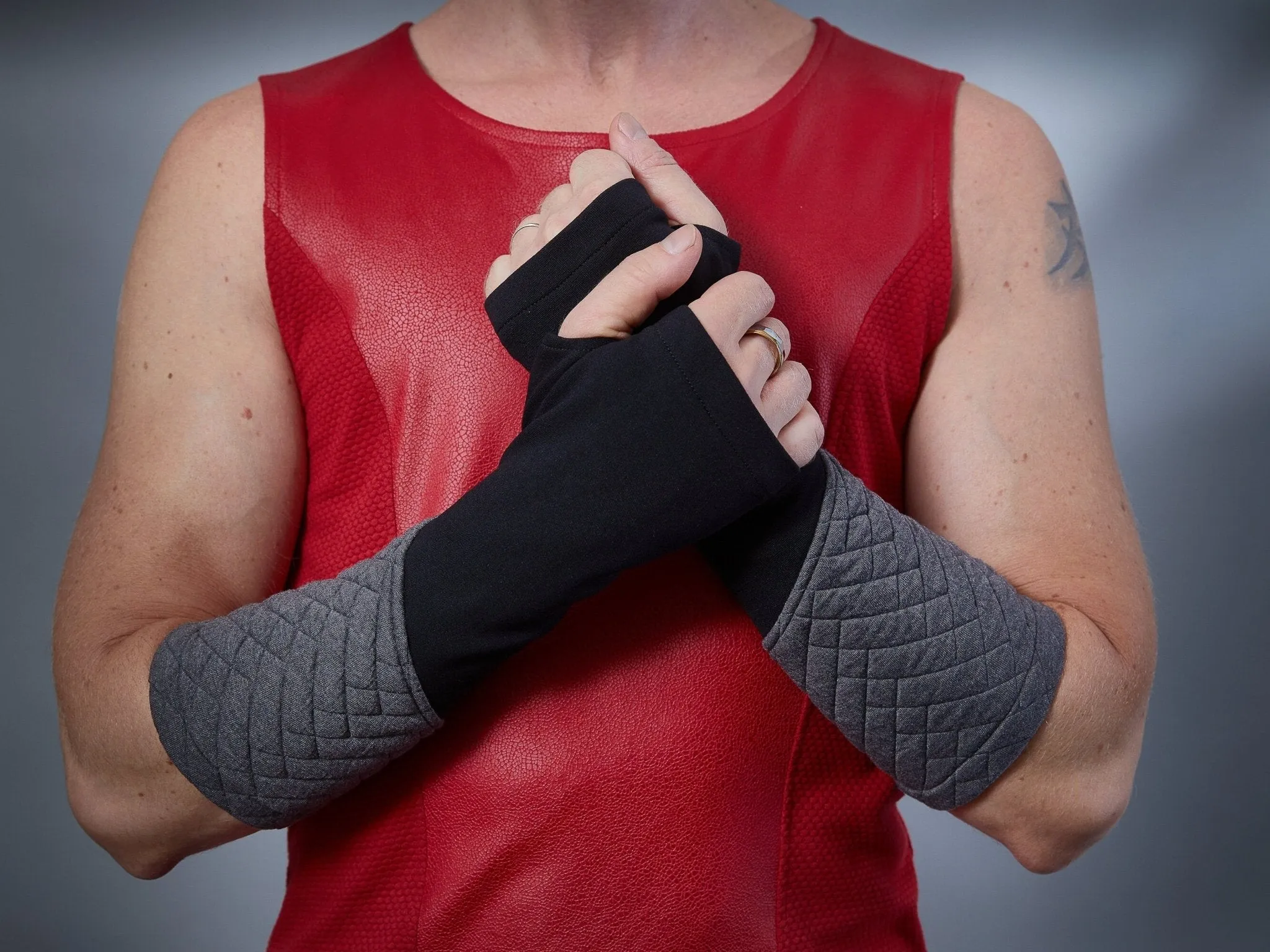 K-ARP Gray arm warmers