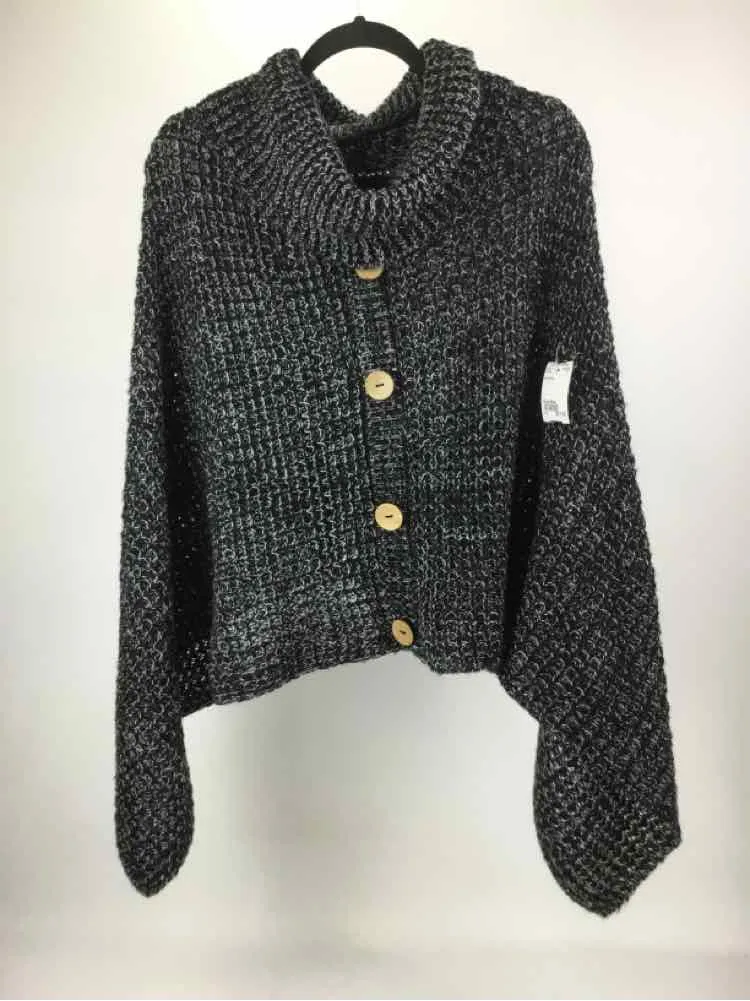 Size One Size Black/White Poncho