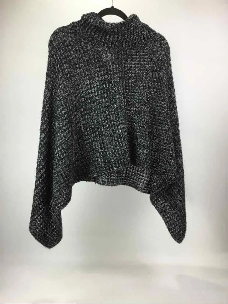 Size One Size Black/White Poncho
